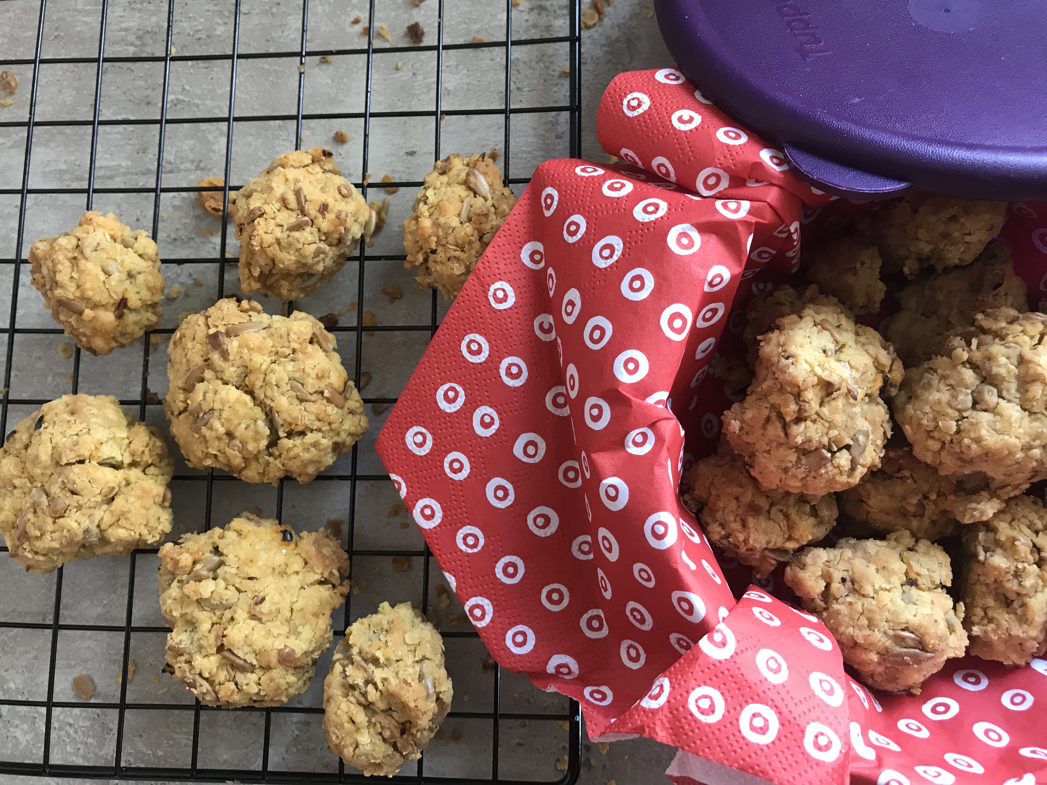 Spicy oat and sunflower bites