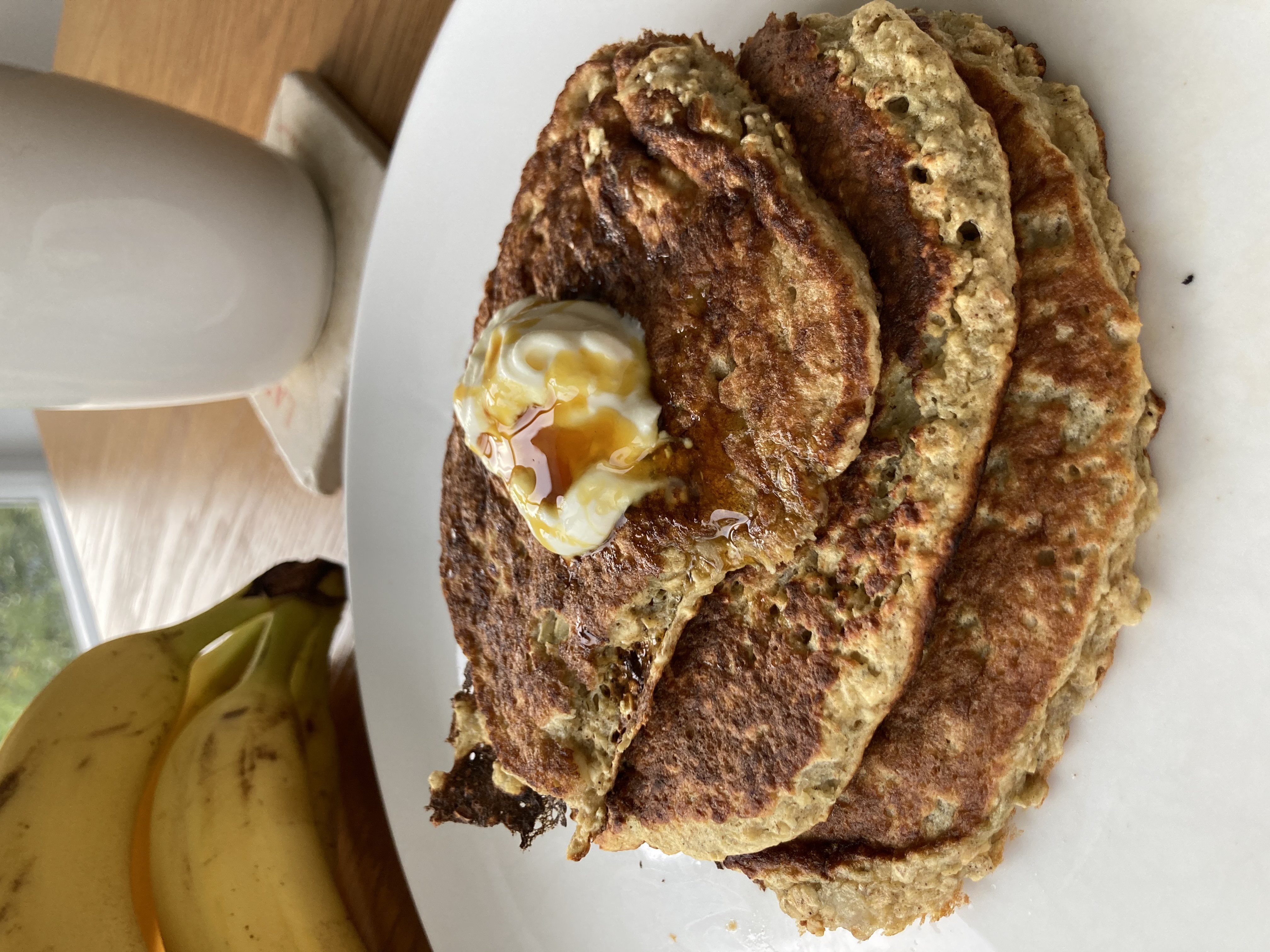 Four-ingredient oaty banana hotcakes